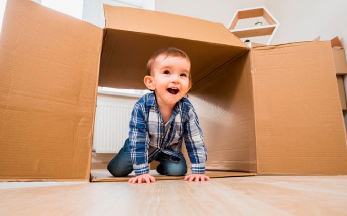 BRINCANDO COM BOLA NO BERÇÁRIO E NA ED. INFANTIL A bola é um materia…   Brincadeiras educação infantil, Educação infantil, Alimentação saudável  educação infantil