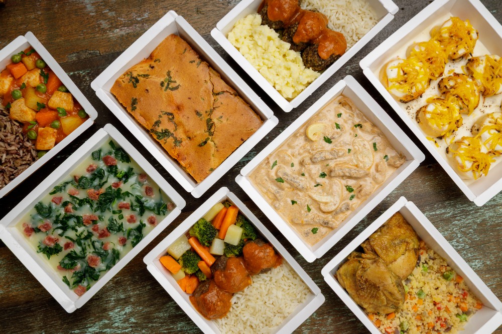Prato Iscas de Carne ao Molho Oriental com Arroz 7 grãos e Feijão