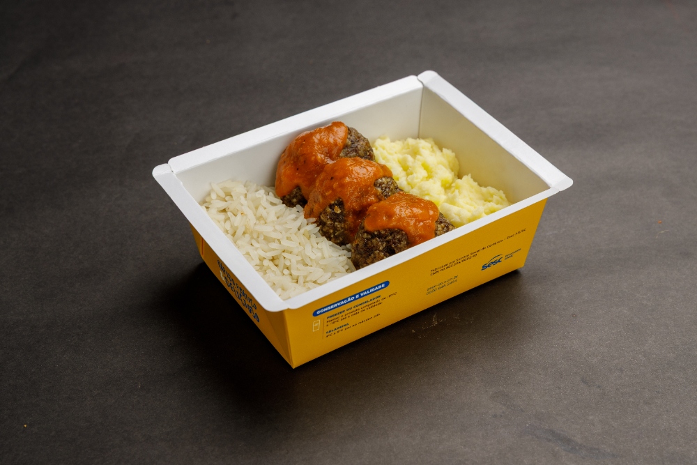 Prato Polpetone de Carne com Queijo, Arroz e Purê de Batata